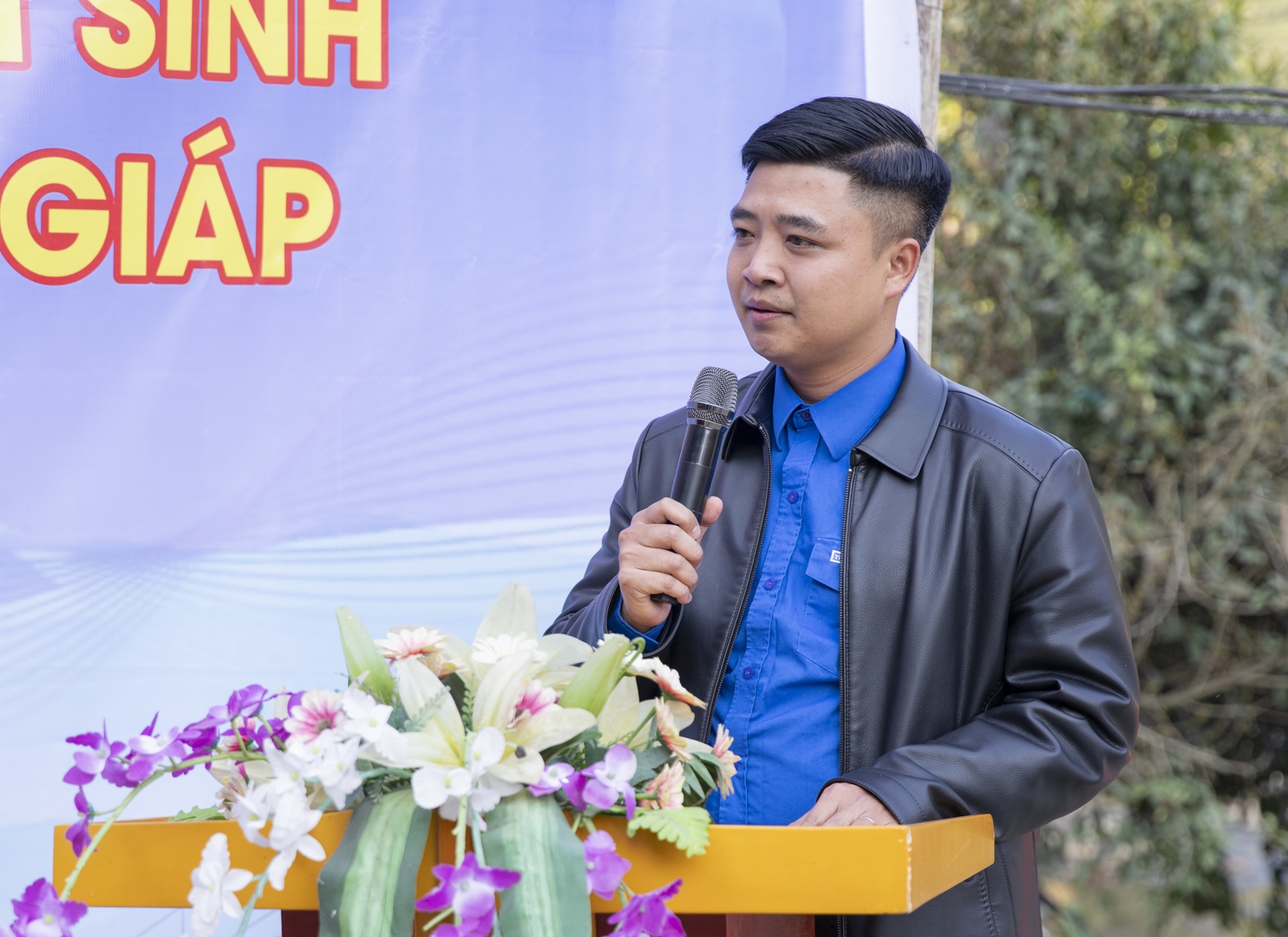 Anh Nguyễn Trường Giang, Phó Bí thư Đoàn Thanh niên Bộ Dân tộc và Tôn giáo phát biểu tại lễ khởi công