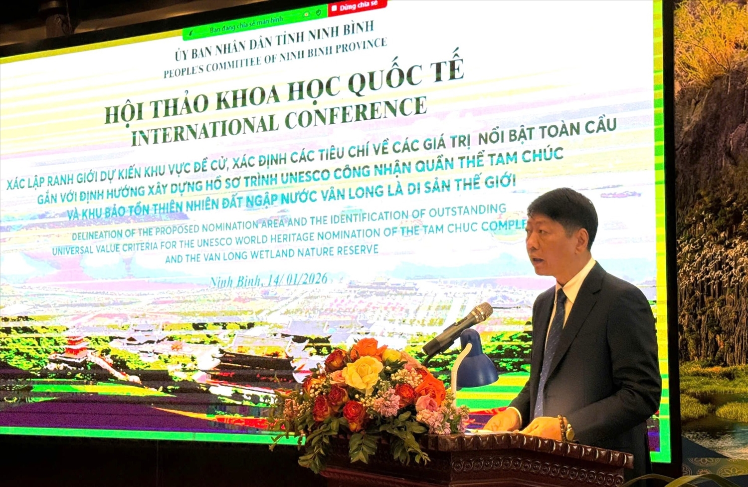 Ông Trần Song Tùng, Phó Chủ tịch Thường trực UBND tỉnh Ninh Bình phát biểu khai mạc Hội thảo.