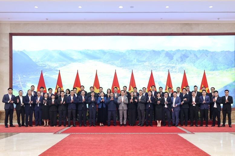 Thủ tướng và các đại biểu dự cuộc làm việc - Ảnh: VGP/Nhật Bắc