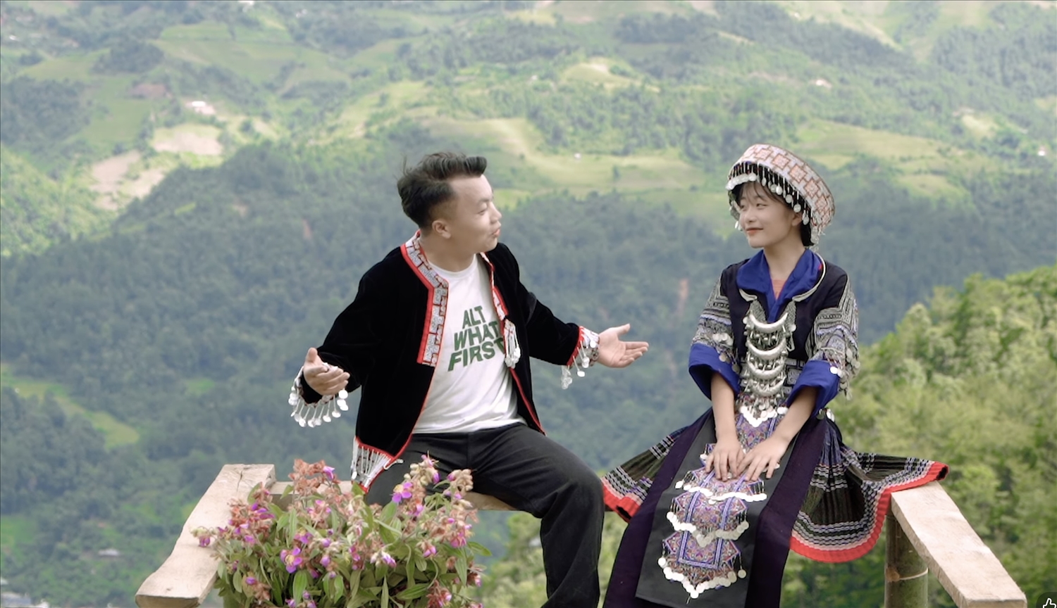 Trích đoạn trong MV (Mov zaub stuag) của Theeng Vang