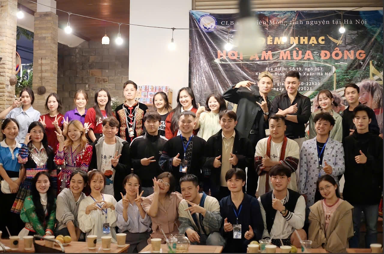 Theeng Vang tích cực tham gia các hoạt động cộng đồng và kết nối các chương trình thiện nguyện hướng về vùng đồng bào DTTS