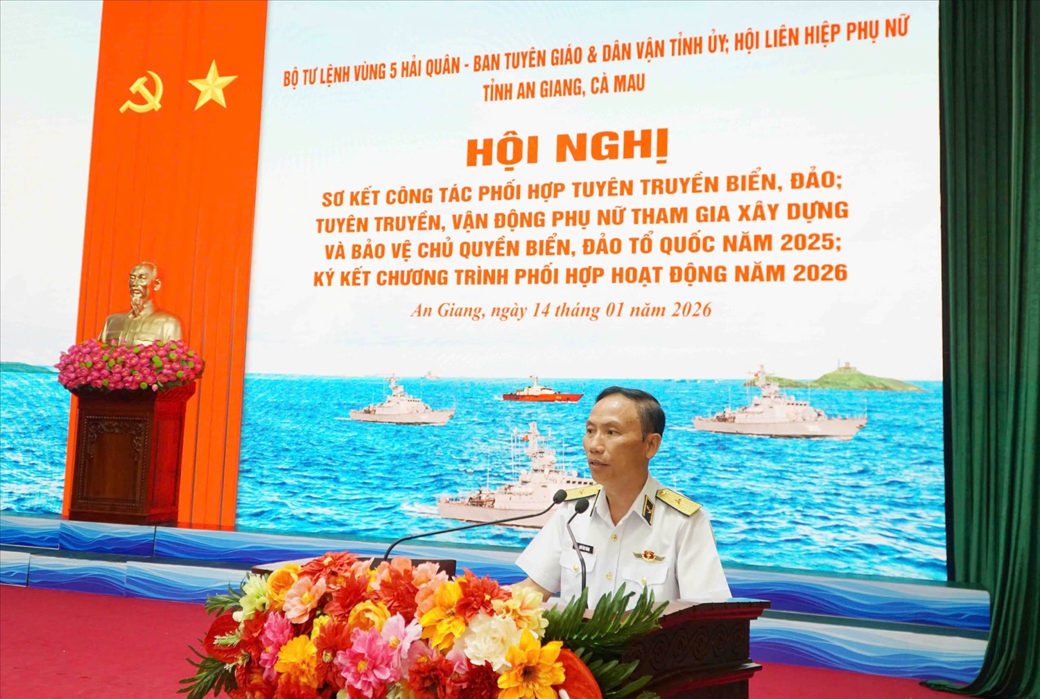 Chuẩn đô đốc Ngô Văn Thành phát biểu khai mạc Hội nghị