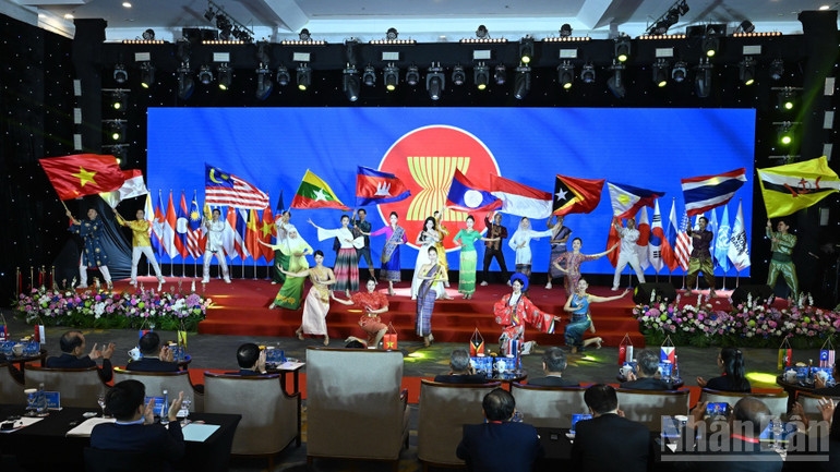 Tiết mục văn nghệ đặc sắc được biểu diễn tại hội nghị. (Ảnh: Trần Hải)