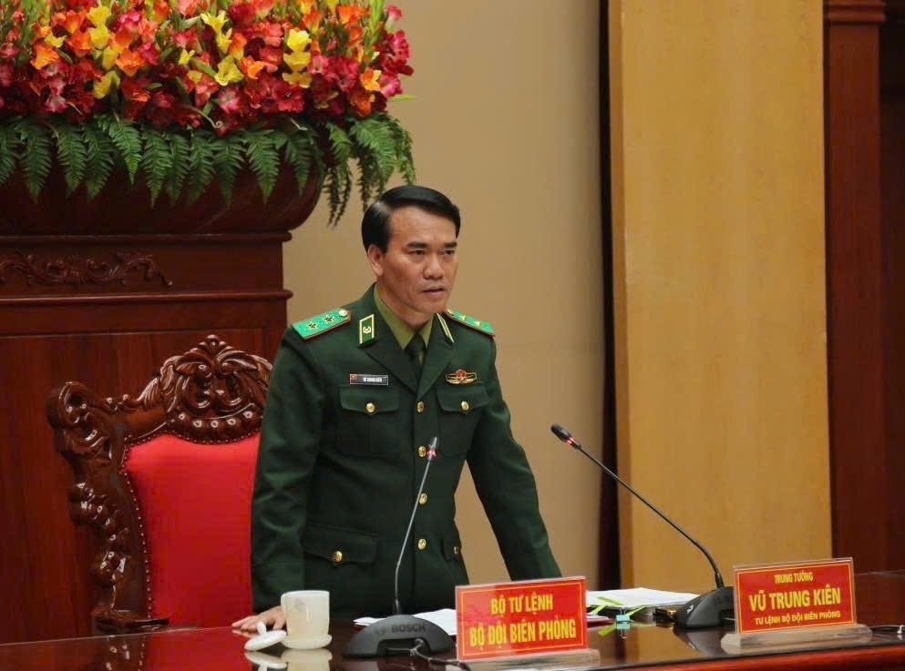 Trung tướng Vũ Trung Kiên, Tư lệnh Bộ đội Biên phòng và là Trưởng ban Chỉ đạo Chương trình phát biểu tại Hội nghị