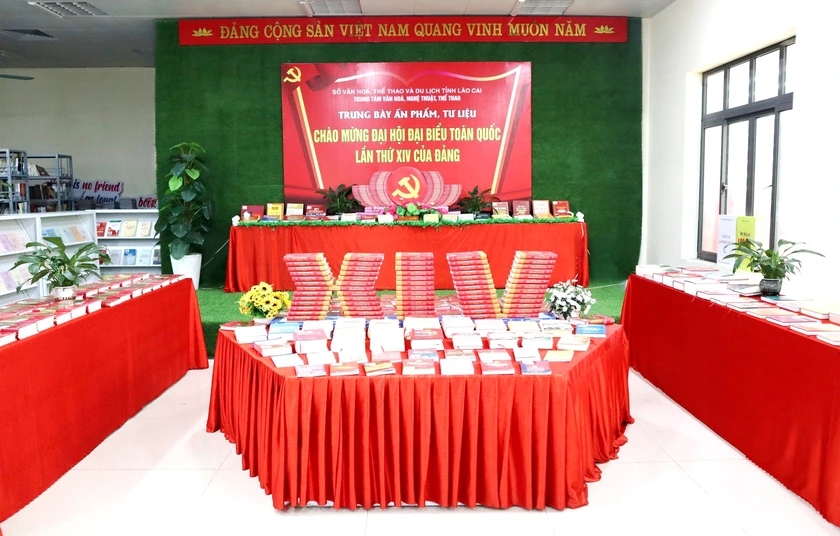 Trưng bày hơn 300 ấn phẩm, tư liệu về Đảng, Bác Hồ và đất nước (ảnh LV)