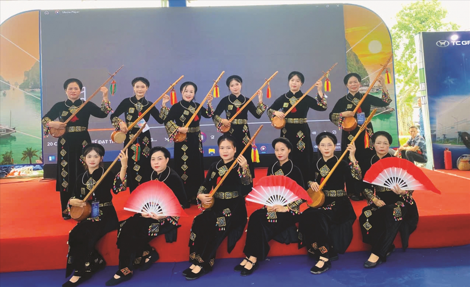 Đàn Tính được sử dụng trong Nghi lễ Lẩu Then