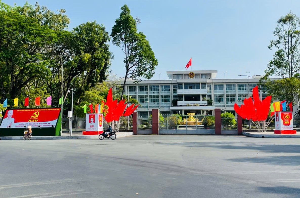 Không khí chào mừng Đại hội lan tỏa rộng khắp tại các khu dân cư, trụ sở cơ quan, trường học, nhà văn hóa.