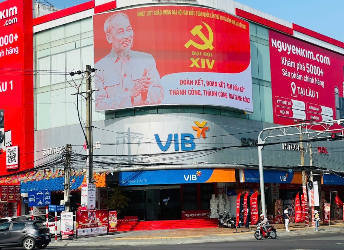 Nhiều hình thức tuyên truyền được vận dụng linh hoạt như bảng tin, hệ thống truyền thanh cơ sở, màn hình LED và các nền tảng số, giúp thông tin về Đại hội đến gần hơn với người dân.