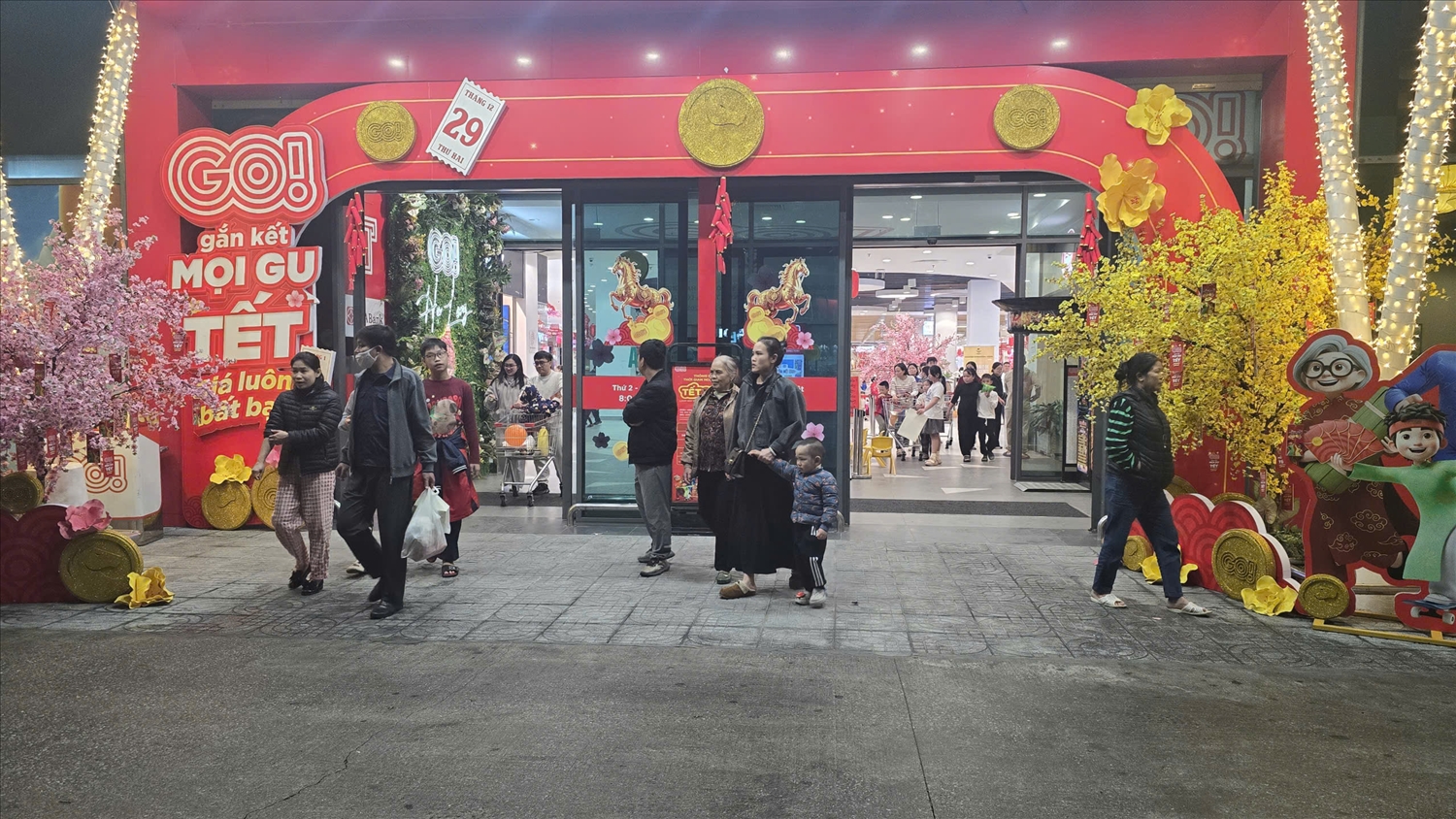 Không khí chuẩn bị Tết rộn ràng tại Siêu thị Go! 