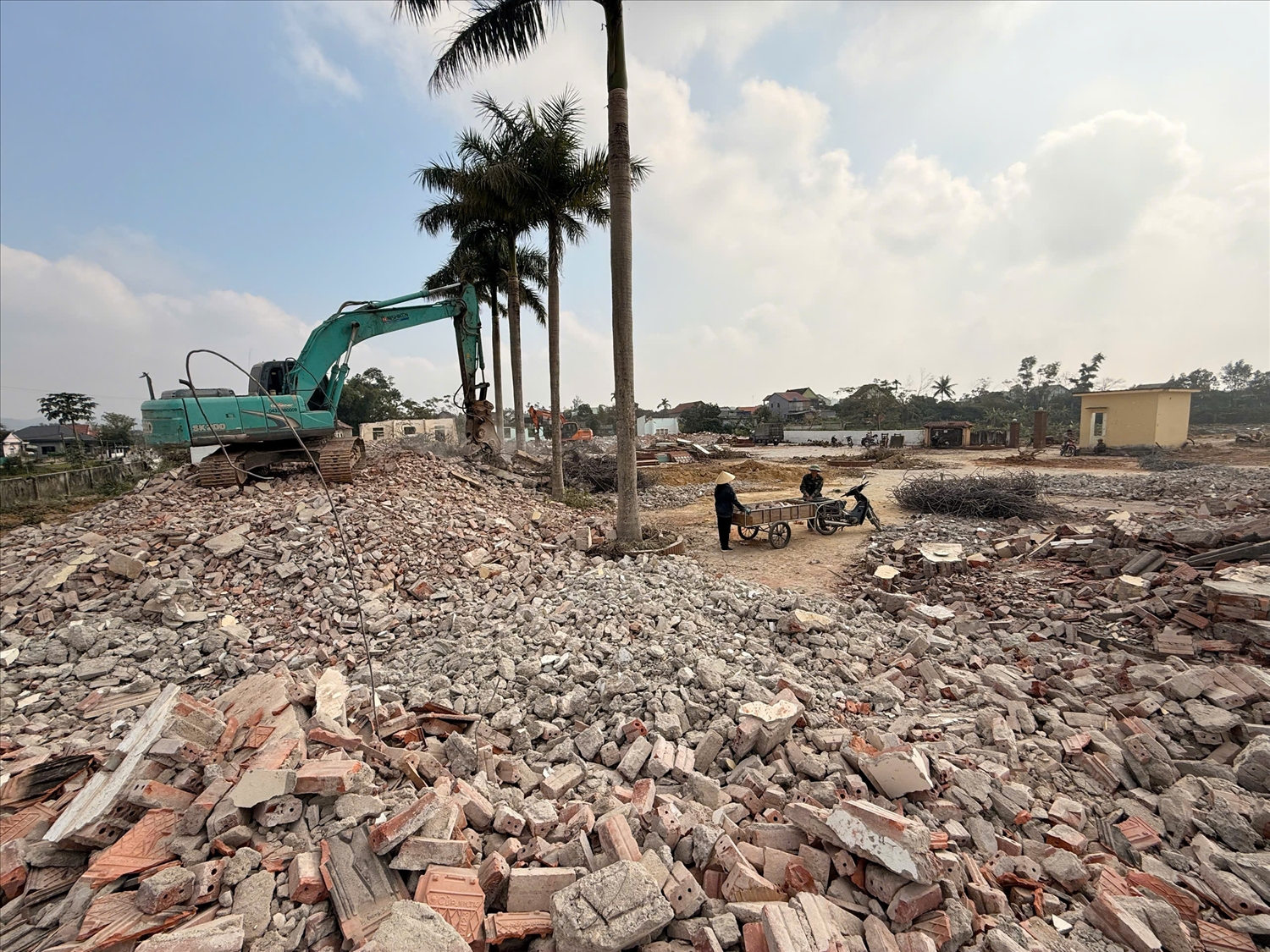 Cơ sở vật chất cũ của trường THCS Phúc Sơn đã được dỡ bở để xây dựng Trường PTNTLC TH&THCS Anh Sơn - T.H