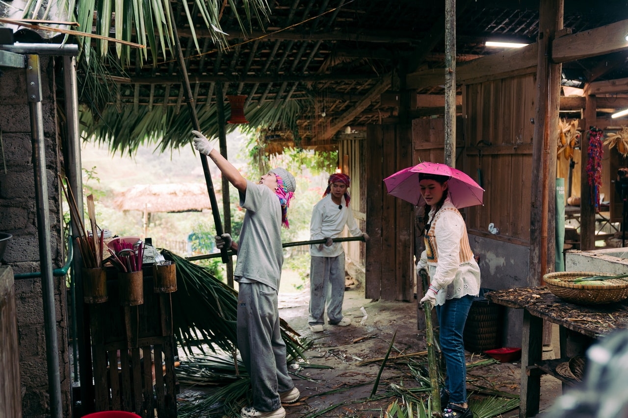 Sau hành trình đi qua nhiều vùng miền trong suốt 15 tập phát sóng, Gia đình Haha đã chính thức bắt đầu chặng đặc biệt bằng việc quay trở lại bản Liền - Lào Cai.