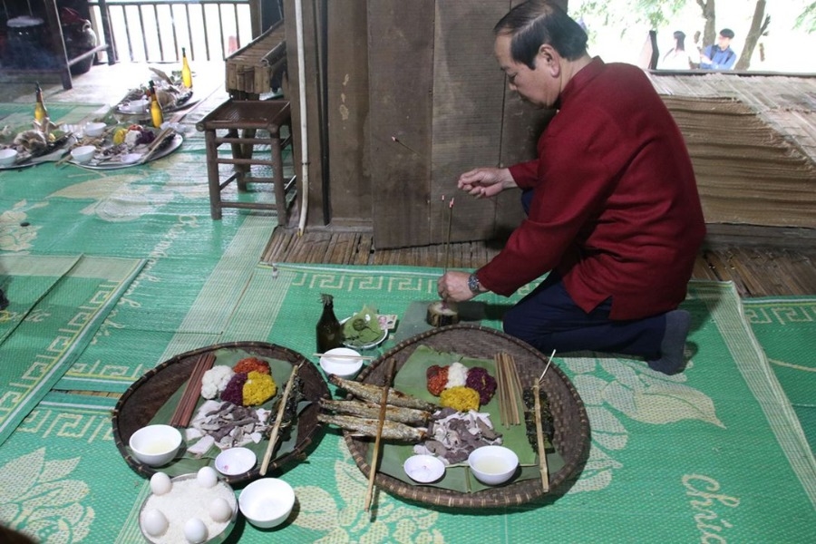 Mâm cúng vía bếp của đồng bào Mường