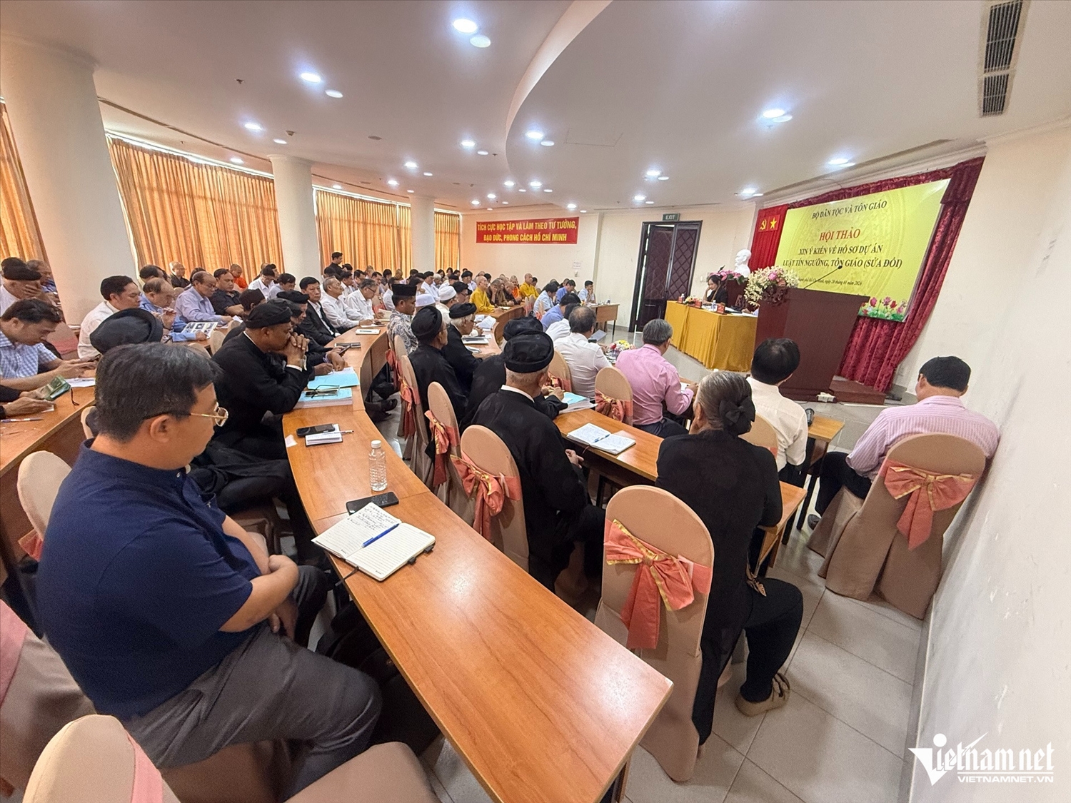 Các đại biểu tham dự và đóng góp ý kiến tại hội thảo. Ảnh: Quốc Ngọc