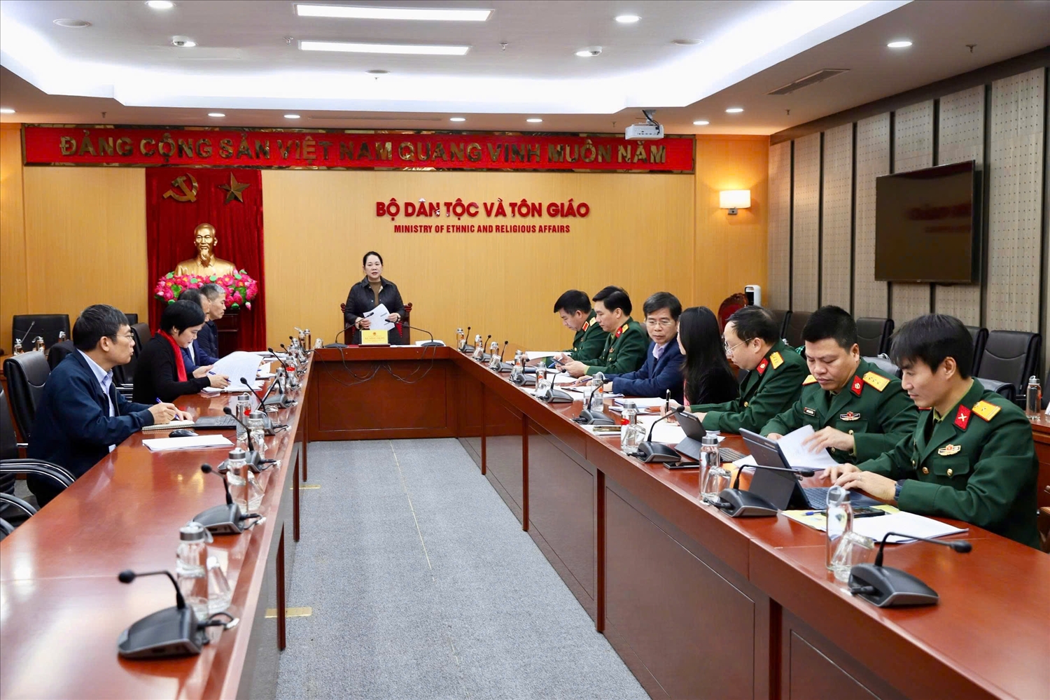 Quang cảnh cuộc họp