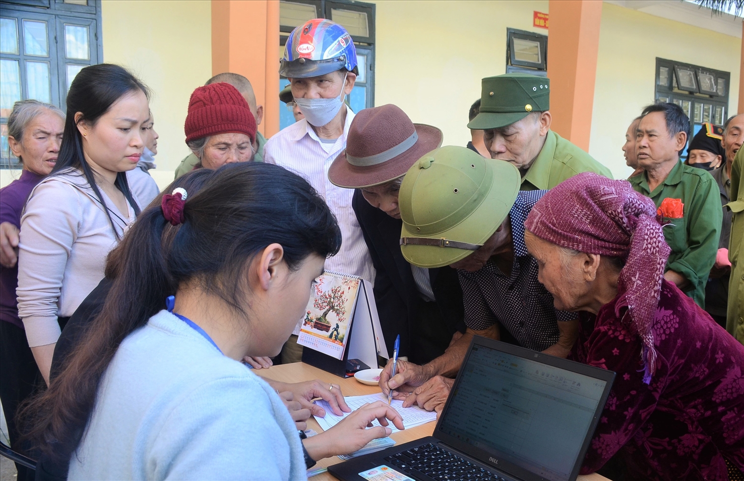 Người dân xã Thanh An, tỉnh Điện Biên nhận quà của Đảng, Nhà nước chào mừng Đại hội đại biểu toàn quốc lần thứ XIV của Đảng và Tết Nguyên đán Bính Ngọ năm 2026 (Ảnh: MH).