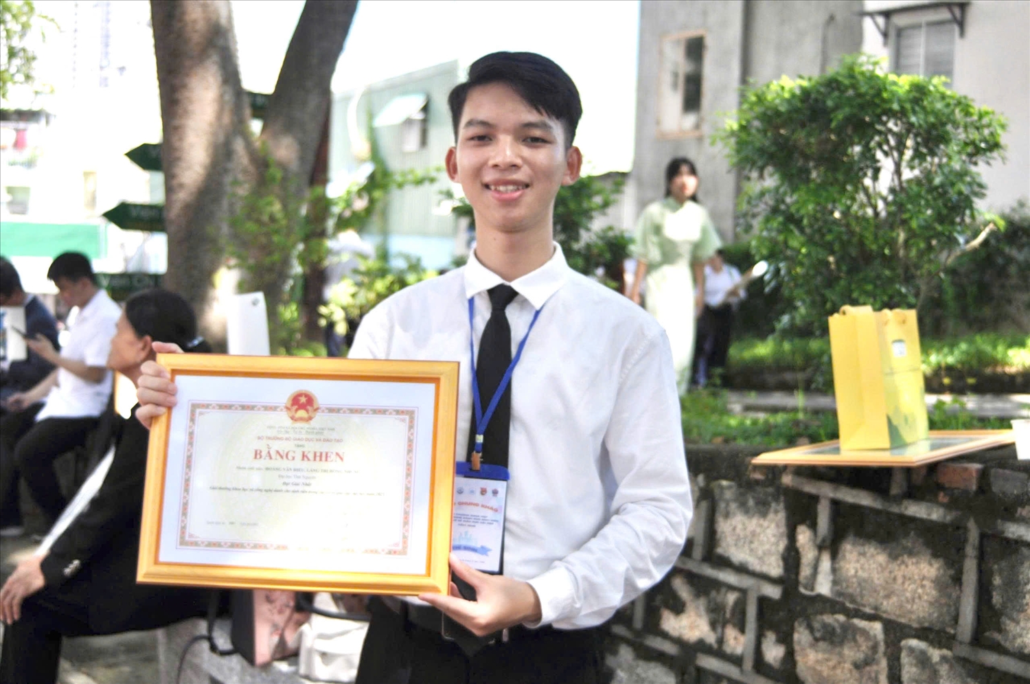  Hoàng Văn Hiếu (sinh năm 2005), sinh viên K58B Khoa Ngữ văn (Trường Đại học Sư phạm Thái Nguyên)