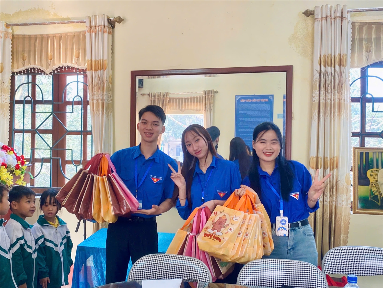 Hoàng Văn Hiếu tích cực tham gia các hoạt động xã hội và thiện nguyện do Đoàn trường tổ chức