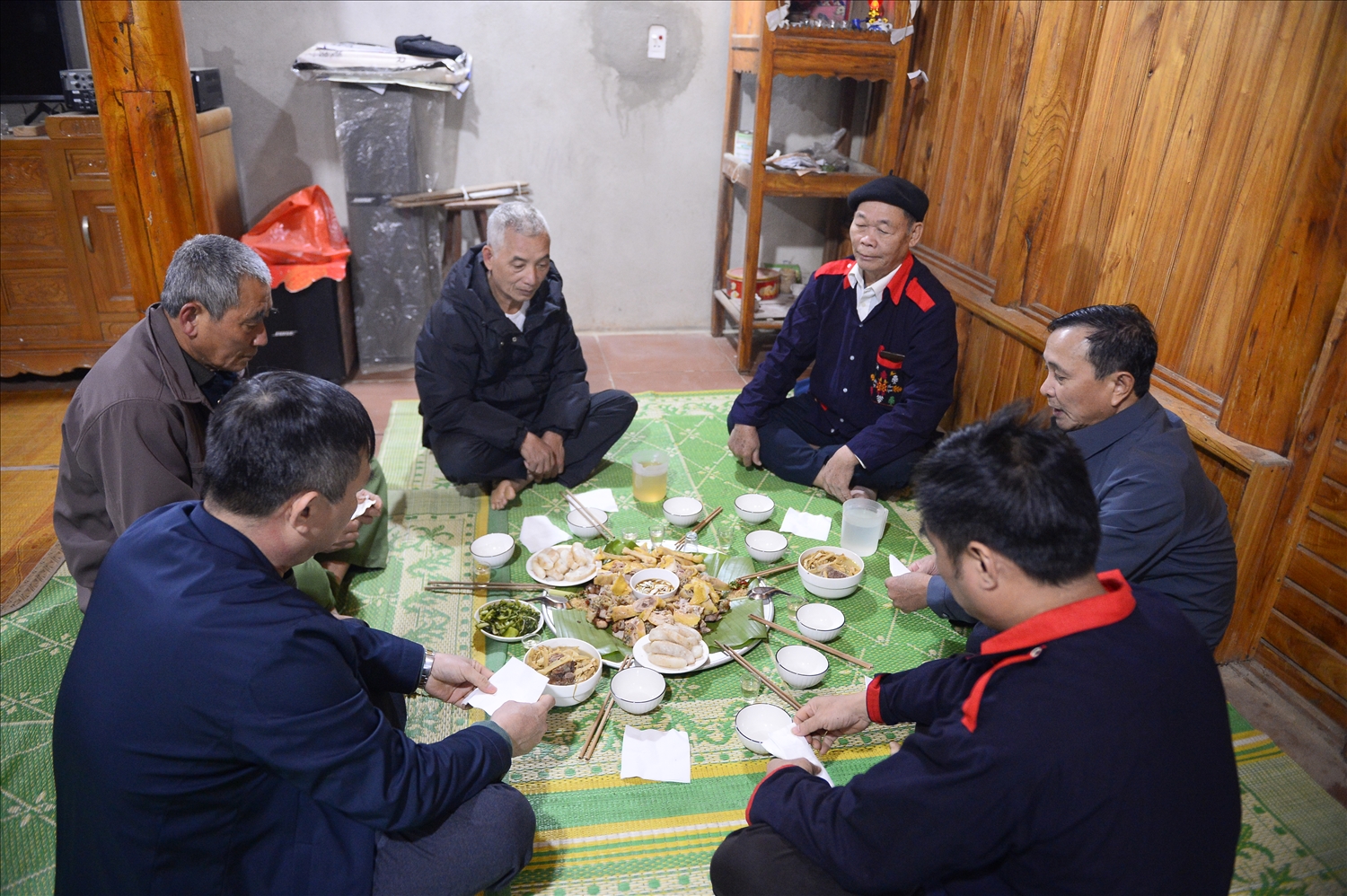 Bên mâm cỗ Tết năm cùng của người Dao quần chẹt xứ Thanh