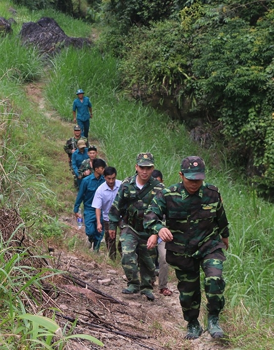 Các lực lượng tham gia tuần tra bảo vệ an ninh biên giới ở xã Nậm Cắn