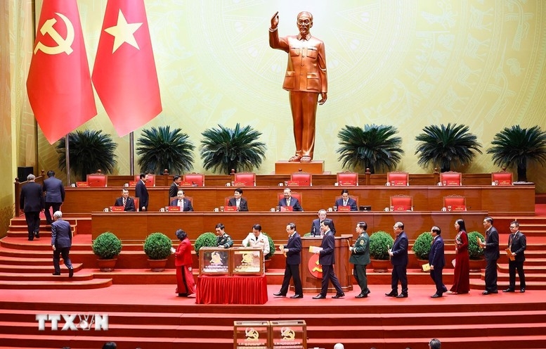 Các đồng chí lãnh đạo Đảng, Nhà nước bỏ phiếu bầu Ban Chấp hành Trung ương Đảng khóa XIV - Ảnh: TTXVN
