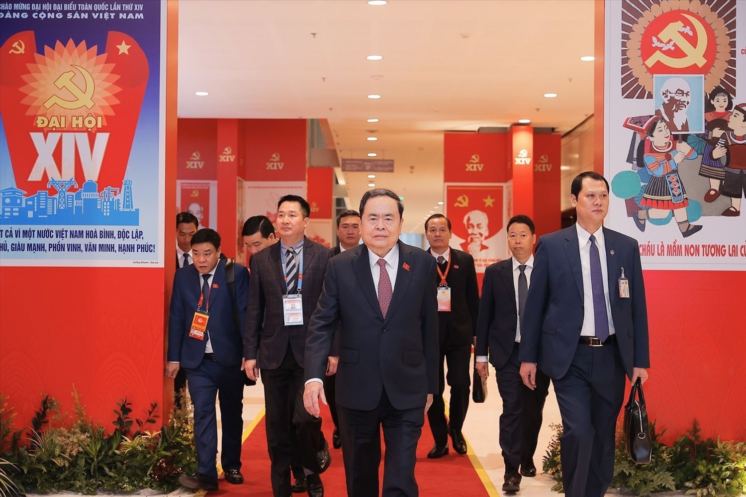 Chủ tịch Quốc hội Trần Thanh Mẫn đến dự ngày làm việc chính thức thứ ba Đại hội XIV của Đảng, sáng 22/1. Ảnh: TTXVN