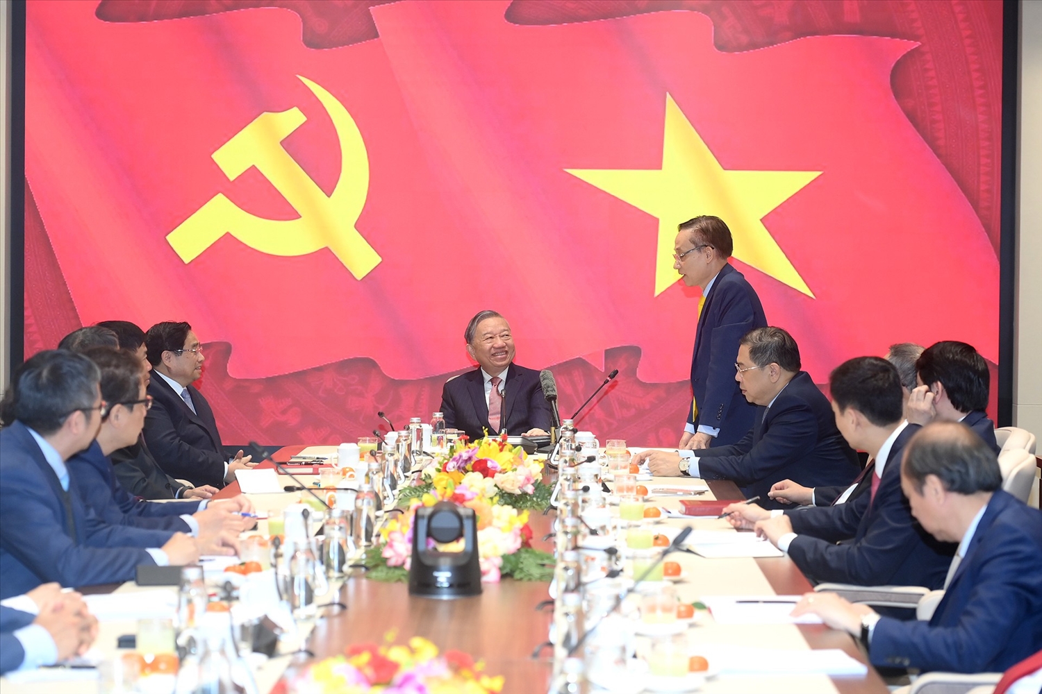 Tổng Bí thư Tô Lâm làm việc với các Đại sứ, Trưởng cơ quan đại diện Việt Nam tại nước ngoài tham dự Đại hội XIV của Đảng. (Ảnh: ĐĂNG KHOA)