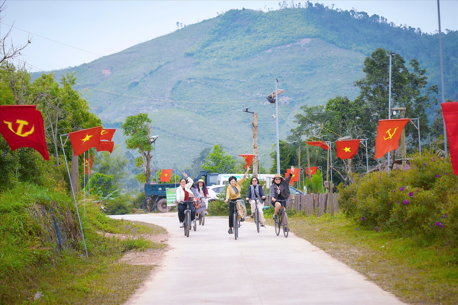 Xuân đã về trên mọi nẻo đường xã vùng cao Kỳ Thượng