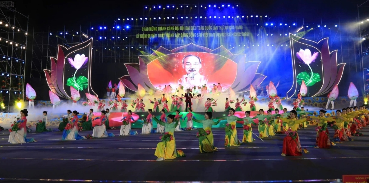 Chương trình nghệ thuật được tỉnh Lào Cai xây dựng quy mô với gần 1.200 diễn viên quần chúng (ảnh Trọng Bảo)