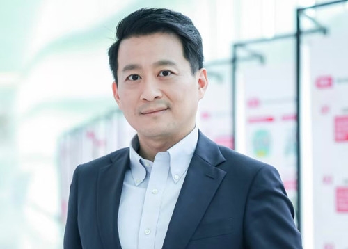 Ông Khúc Cường, Giáo sư Đại học Dân tộc Trung ương, chuyên gia bình luận của CGTN (Trung Quốc).