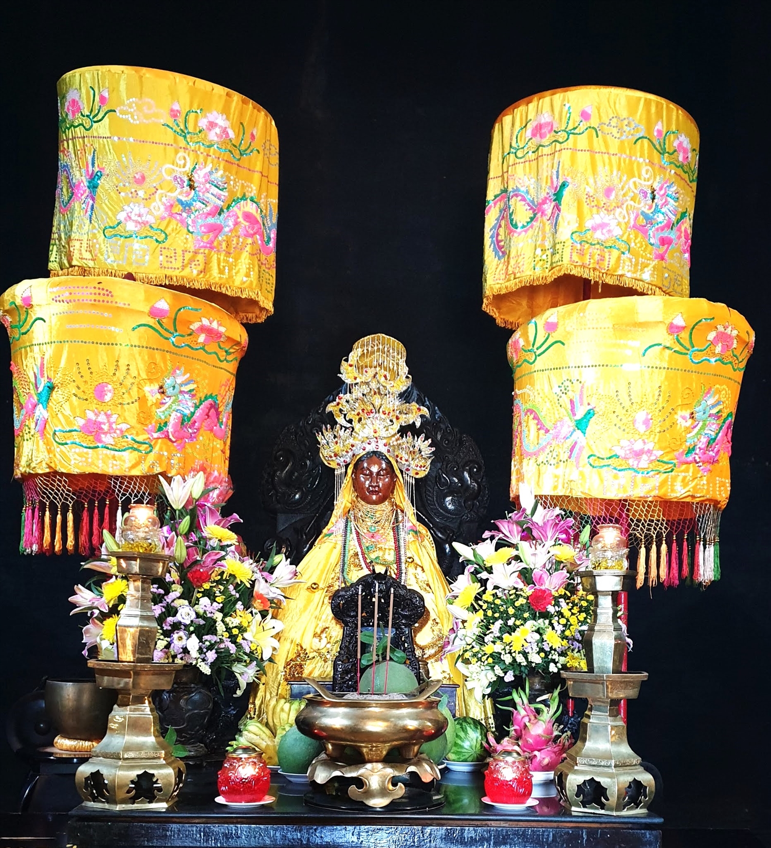 Thờ Mẫu Thiên Y A Na tại Tháp Bà Pô Nagar Nha Trang. (Ảnh: X.H)