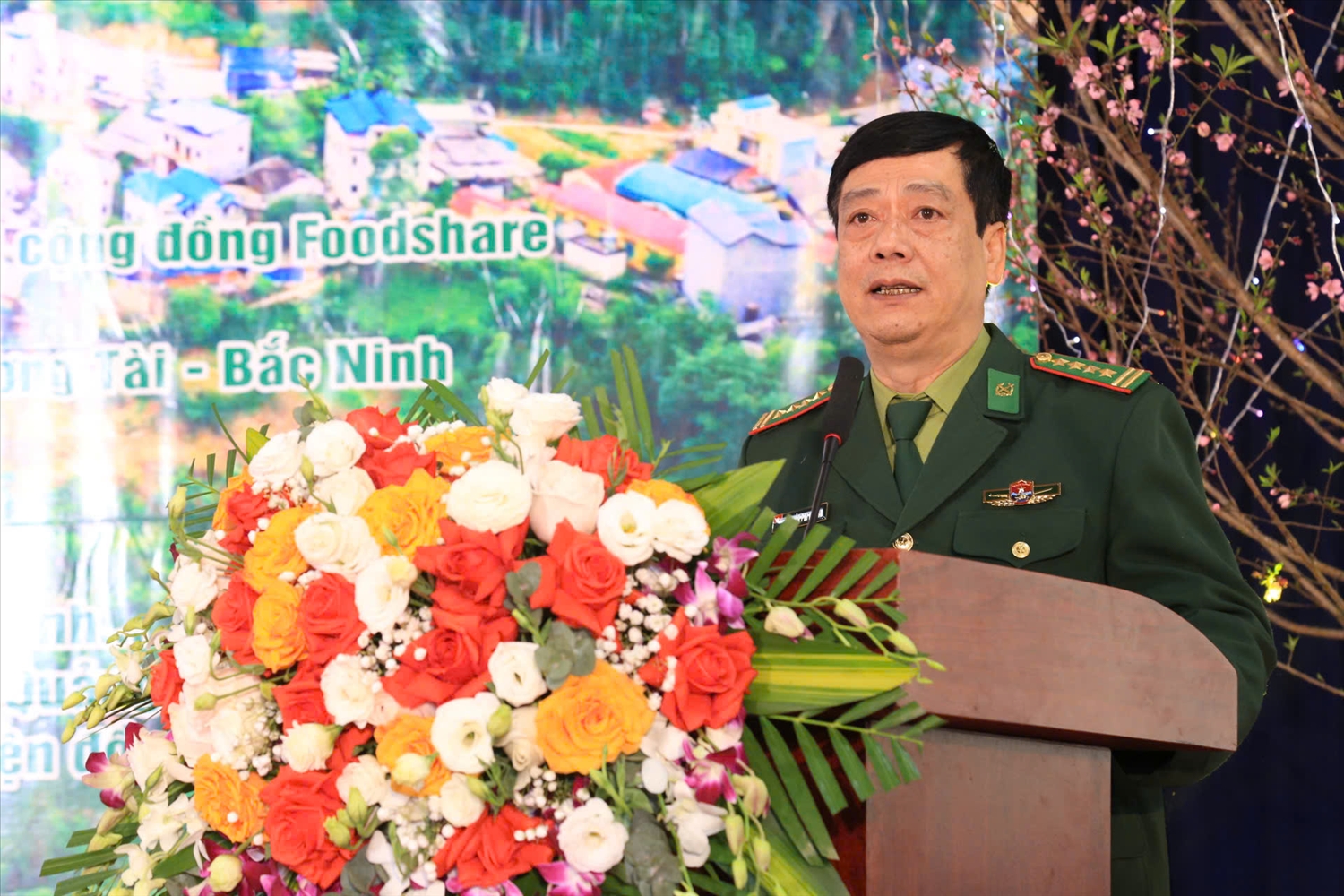 Đại tá Nguyễn Phi Khanh, Chỉ huy trưởng Ban Chỉ huy Bộ đội Biên phòng tỉnh Lào Cai phát biểu tại chương trình (ảnh Trọng Bảo)