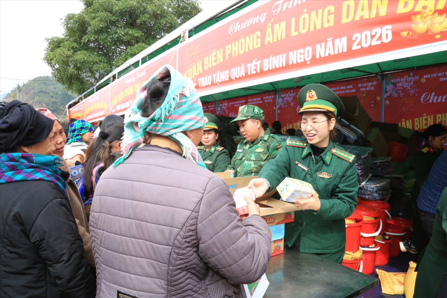 Gian hàng 0 đồng được tổ chức phục vụ người dân có hoàn cảnh khó khăn (ảnh Trọng Bảo)