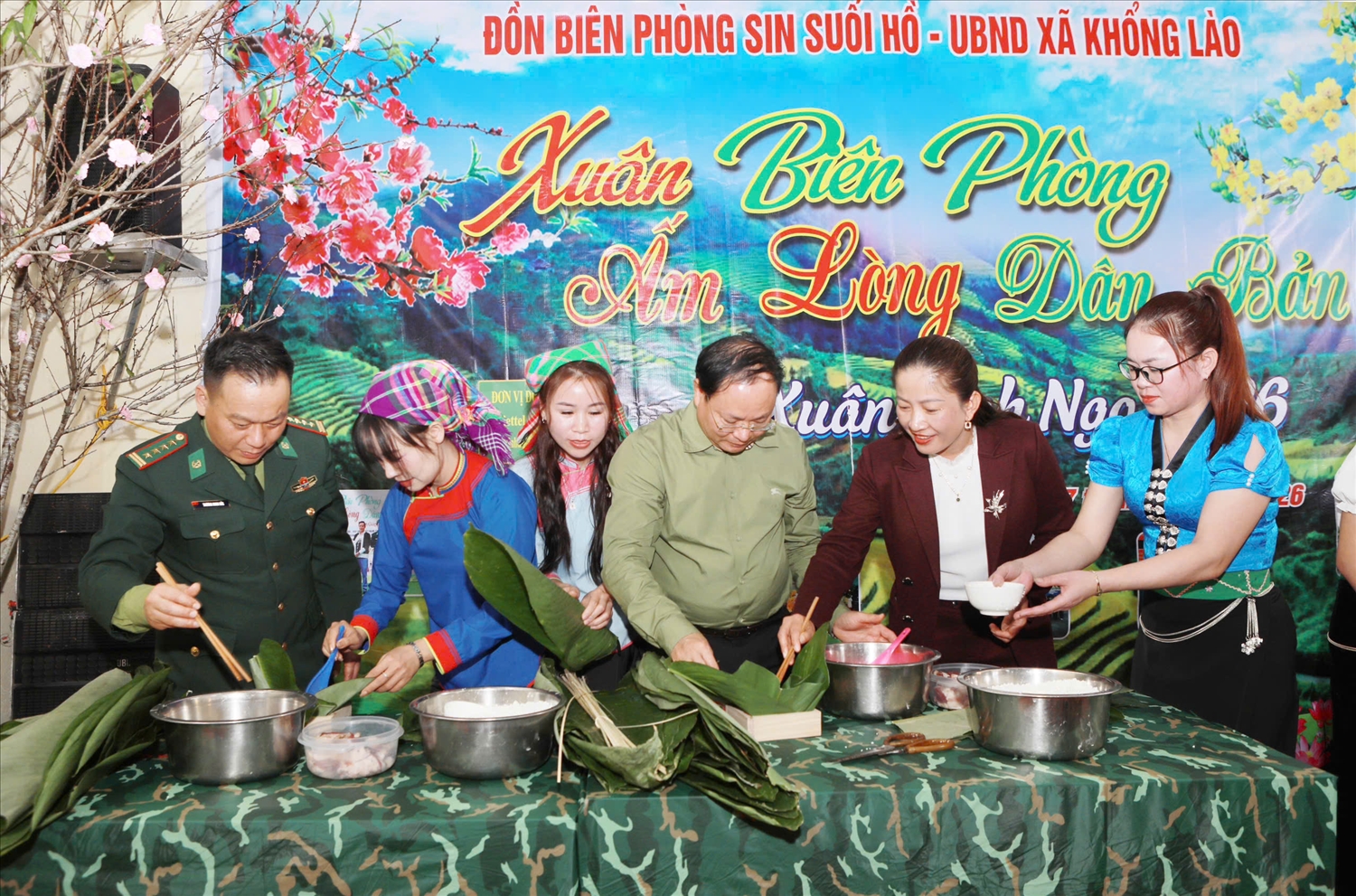 Hoạt động gói bánh trưng tại chương trình