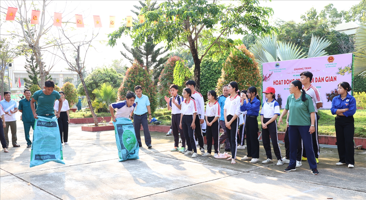 Các hoạt động văn hóa, thể thao thắt chặt tình đoàn kết quân – dân