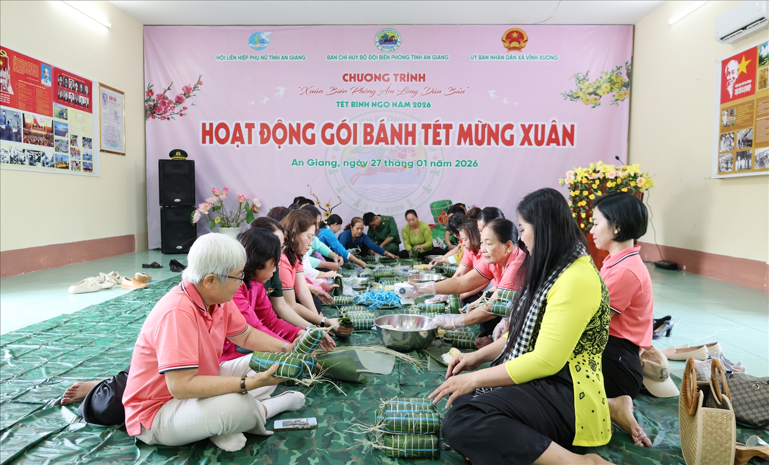 Gói 500 đòn bánh tét nghĩa tình tặng các lực lượng và người dân nơi biên giới