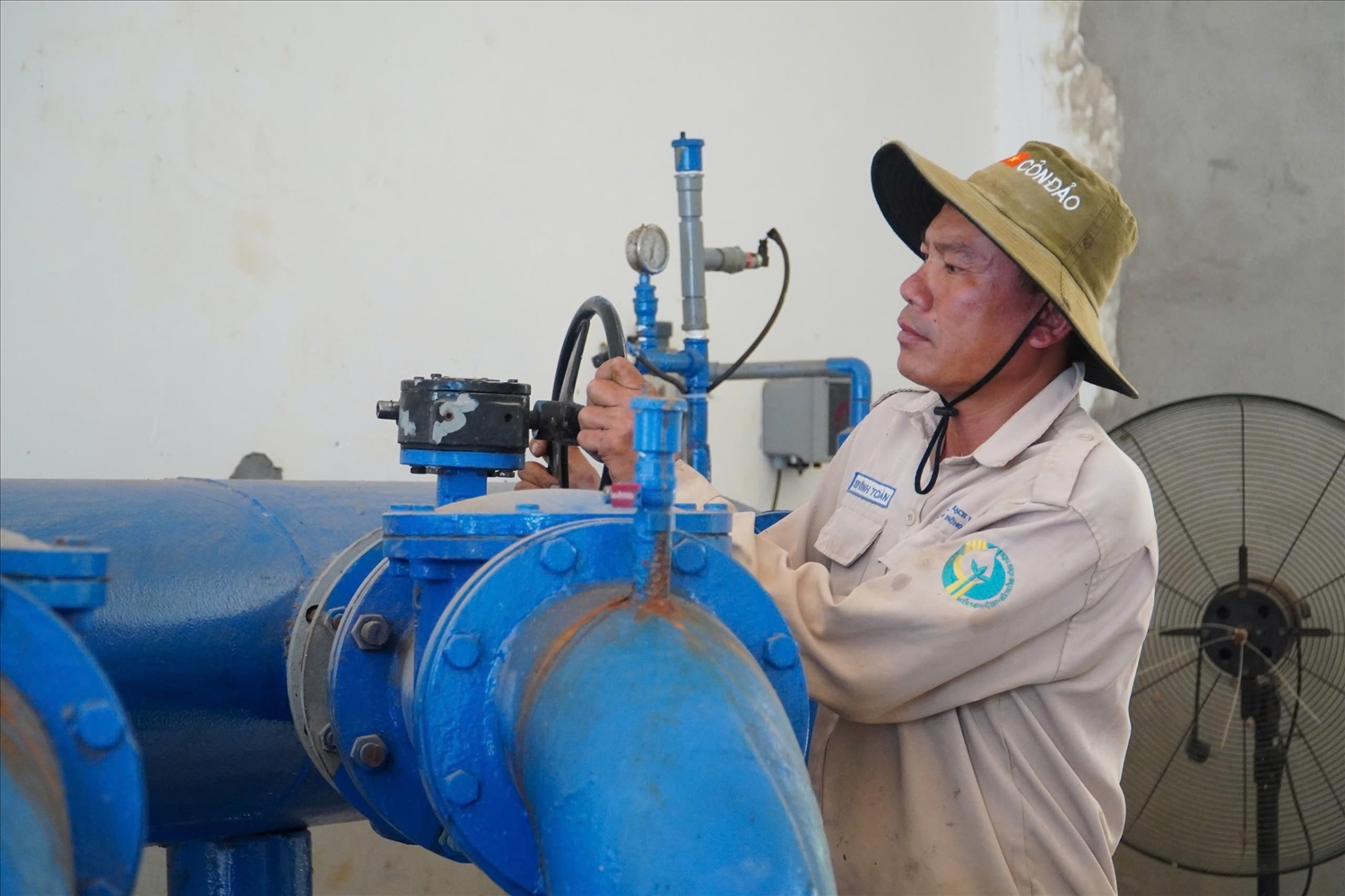 Các điểm cấp nước đảm bảo luôn đủ để người dân đến lấy bất cứ lúc nào, không bị giới hạn. (Ảnh: Tuấn Quang)