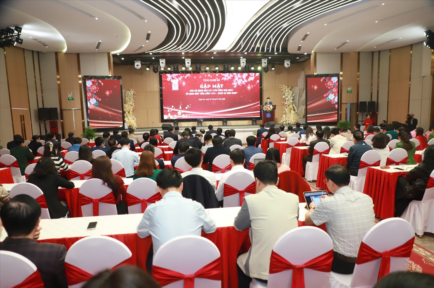 Toàn cảnh chương trình gặp mặt các cơ quan báo chí Xuân Bính Ngọ 2026 và trao Giải Báo chí “Búa liềm vàng” năm 2025