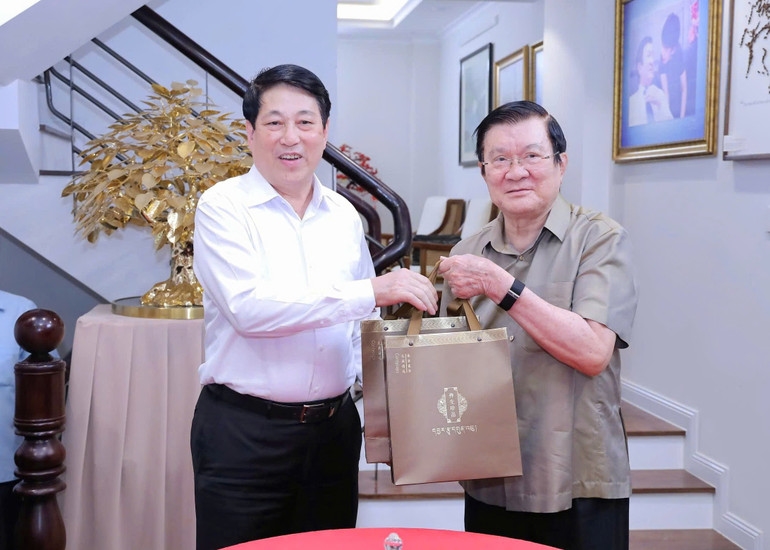 Chủ tịch nước Lương Cường thăm chúc Tết nguyên Chủ tịch nước Trương Tấn Sang. (Ảnh: Xuân Kỳ) 