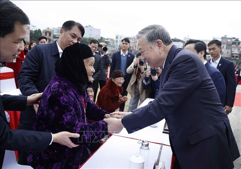 Tổng Bí thư Tô Lâm với nhân dân các dân tộc tỉnh Cao Bằng - Ảnh: TTXVN