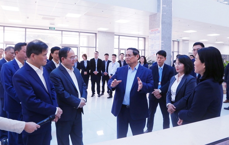 Thủ tướng Chính phủ Phạm Minh Chính thăm Trung tâm phục vụ hành chính công tỉnh Quảng Ninh - Ảnh: VGP/Nhật Bắc