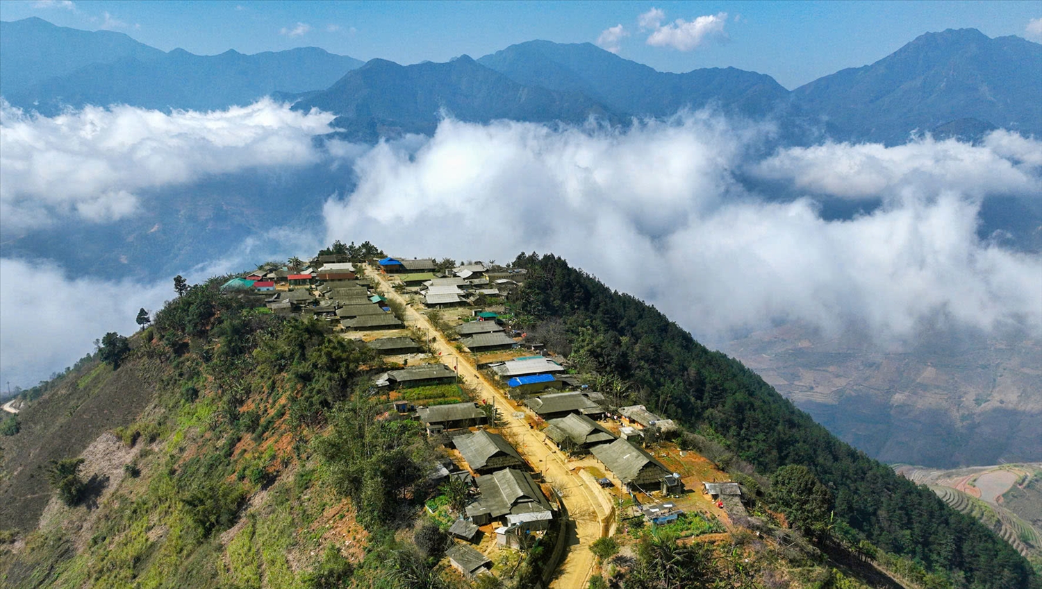 Bản định cư của người Mông ở Cu Vai