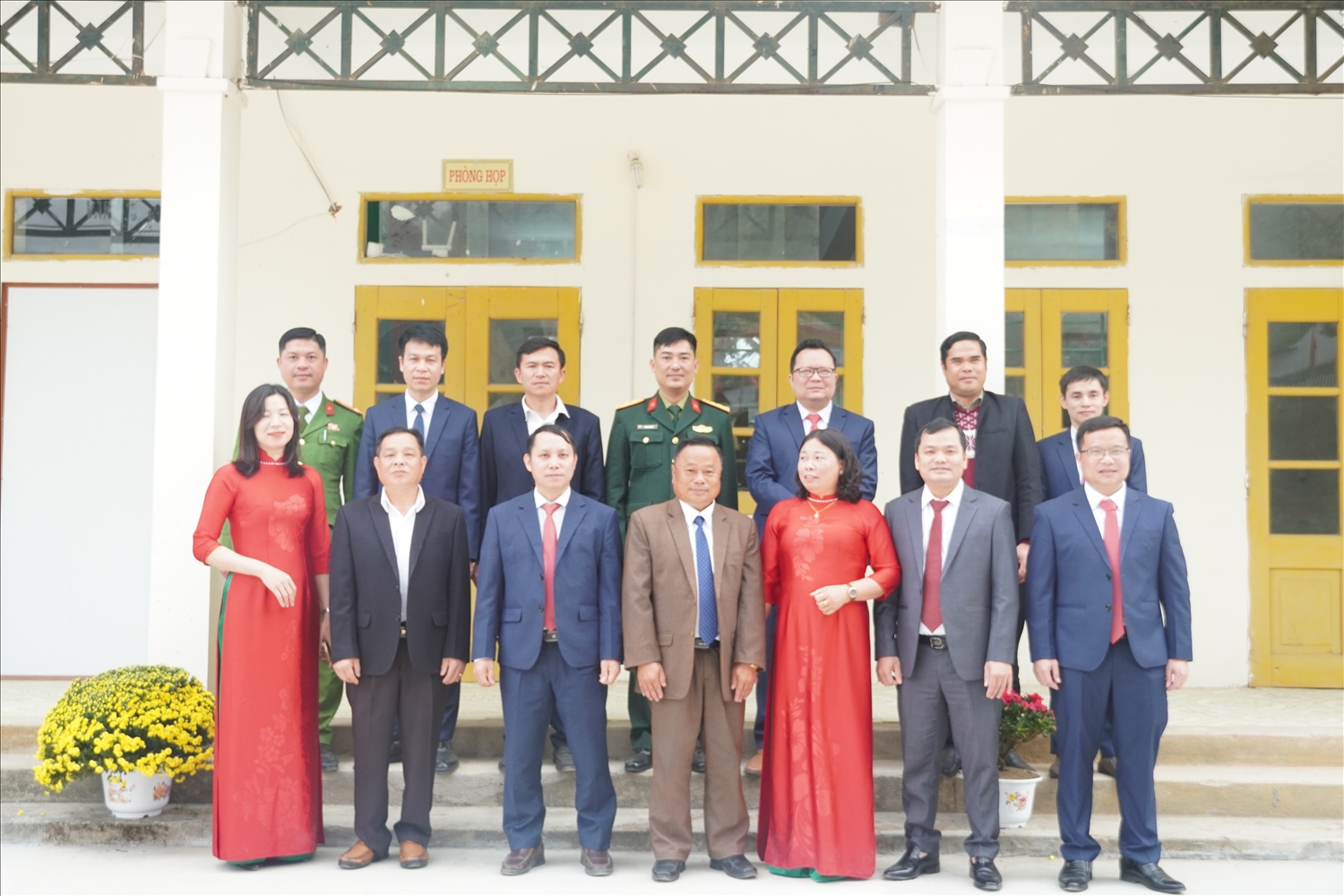 (tin)Thắm tình hữu nghị Việt – Lào trong chuyến thăm, chúc Tết tại Sơn Thủy 4