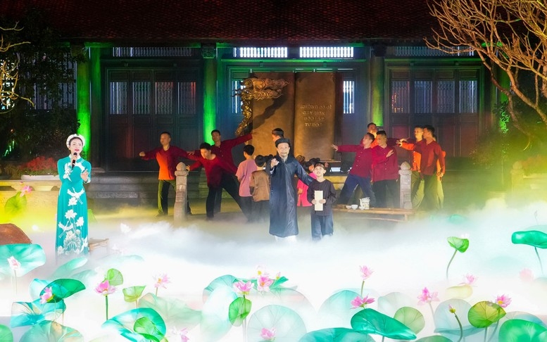 Tiết mục văn nghệ tại điểm cầu Nghệ An - Ảnh: Báo và PTTH Nghệ An