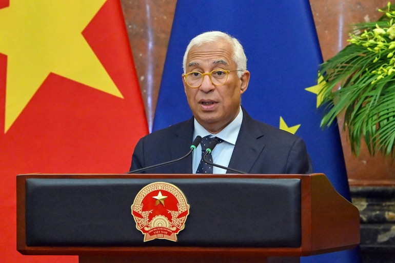 Chủ tịch Hội đồng châu Âu phát biểu tại cuộc gặp gỡ báo chí. (Ảnh: THỦY NGUYÊN)