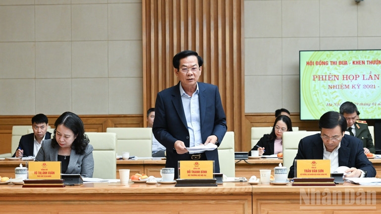 Bộ trưởng Nội vụ Đỗ Thanh Bình phát biểu ý kiến tại phiên họp. (Ảnh: TRẦN HẢI)