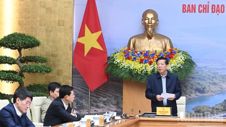 Bộ trưởng Xây dựng Trần Hồng Minh phát biểu ý kiến tại phiên họp. (Ảnh: Trần Hải) 