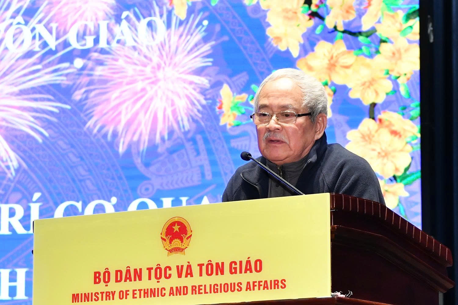 ông Bế Trường Thành, Trưởng Ban liên lạc hưu trí - Nguyên Thứ trưởng Thường trực Ủy ban Dân tộc phát biểu tại cuộc gặp mặt