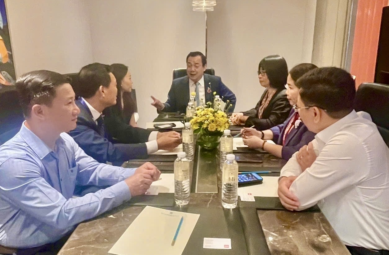 Quang cảnh buổi làm việc