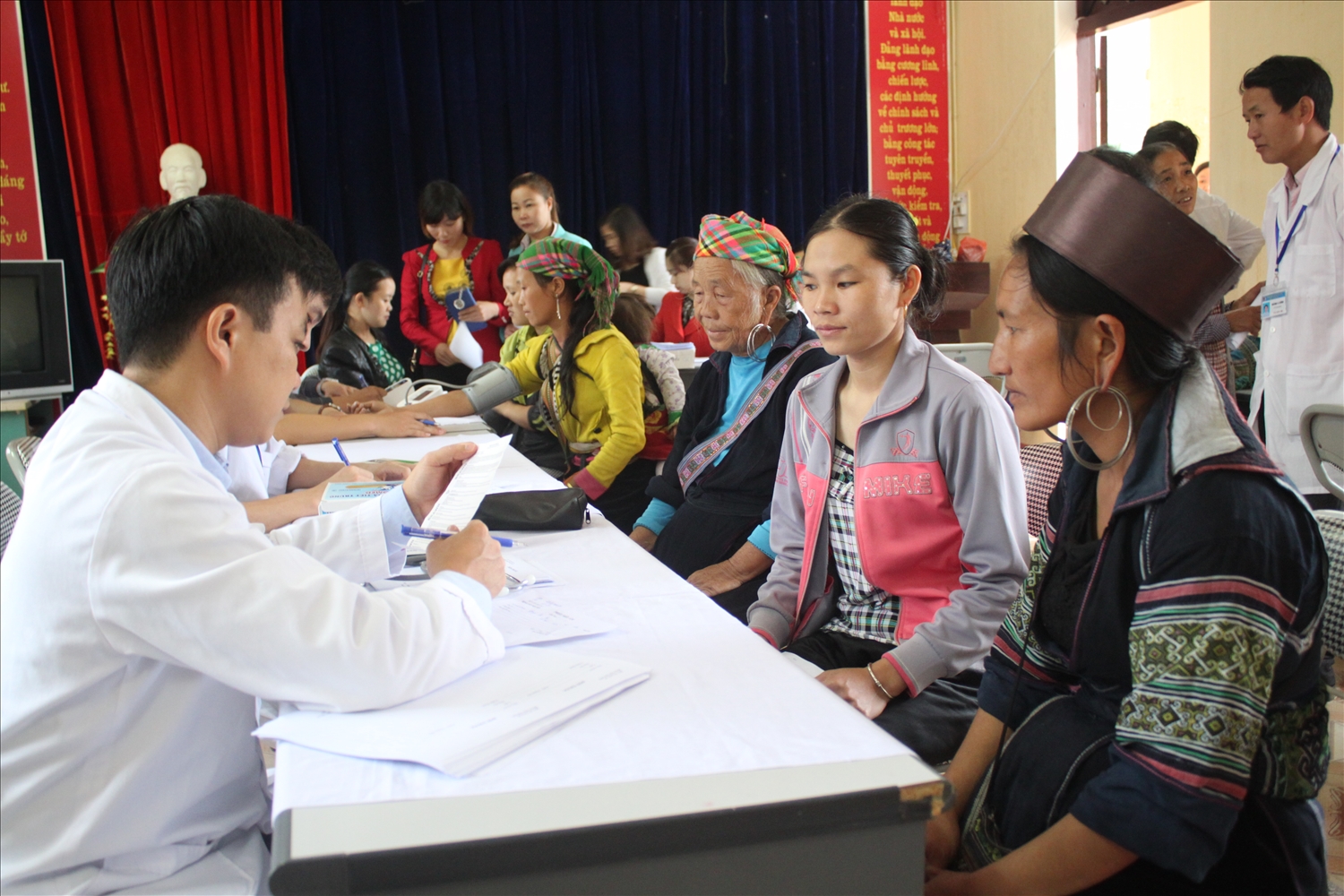 Công tác chăm sóc sức khỏe cho Nhân dân vùng cao Lào Cai đã đạt được những kết quả tích cực (ảnh Trọng Bảo)