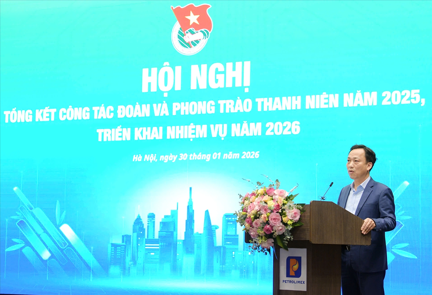 Đồng chí Lại Xuân Lâm, Phó Bí thư Đảng ủy Chính phủ ghi nhận và biểu dương những nỗ lực, cố gắng của các cấp bộ Đoàn trong năm vừa qua. 